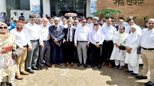 আইনজীবী সমিতির নির্বাচন : হুমায়ূন-আনোয়ার প্যানেলের পক্ষে জমজমাট প্রচারণা 