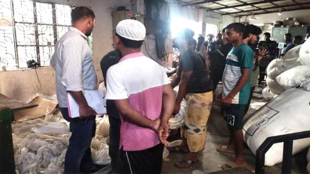 ফতুল্লায় ৮২৫ কেজি নিষিদ্ধ পলিথিন জব্দ, ৭০ হাজার টাকা জরিমানা