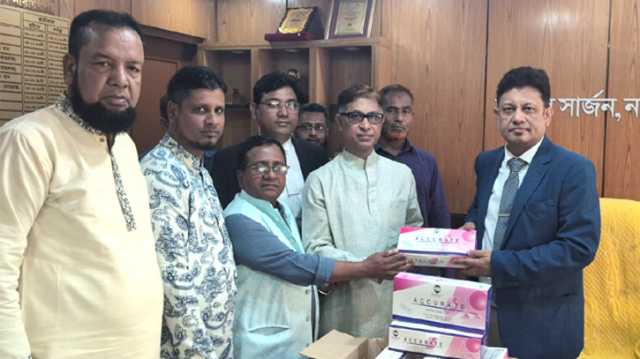 ভিক্টোরিয়া জেনারেল হাসপাতালে ৮০০ কিট দিলেন মামুন মাহমুদ