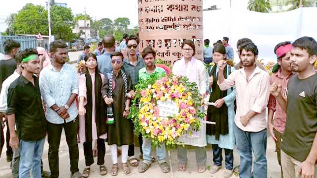 জুলাই স্মৃতিস্তম্ভে ছাত্র ফেডারেশন নারায়ণগঞ্জ জেলার শ্রদ্ধাঞ্জলী