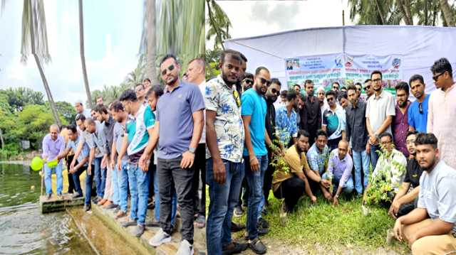 সিদ্ধিরগঞ্জ যুবদলের মাছের পোনা অবমুক্তকরণ ও বৃক্ষরোপণ কর্মসূচি পালন