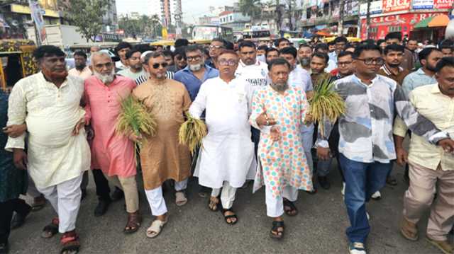 ৩১দফা বাস্তবায়নে সদর থানা বিএনপির গণসংযোগ ও লিফলেট বিতরণ
