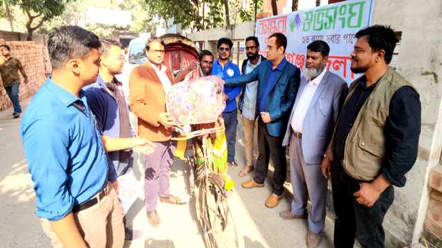 অসহায় রিকশাচালক পরিবারের মুখে হাসি ফোটালো নারায়ণগঞ্জ বসুন্ধরা শুভসংঘ