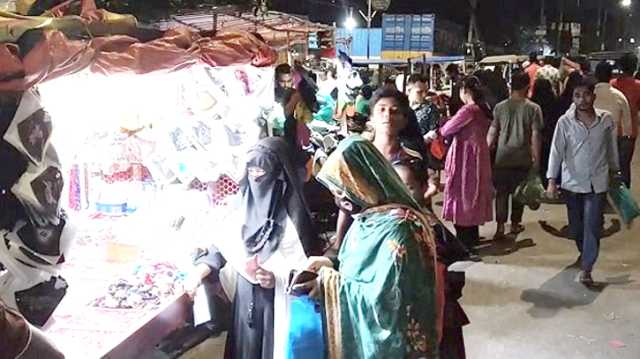 উচ্ছেদের পরও দখল কাঁচপুরের ফুটপাত, বাড়ছে ভোগান্তি