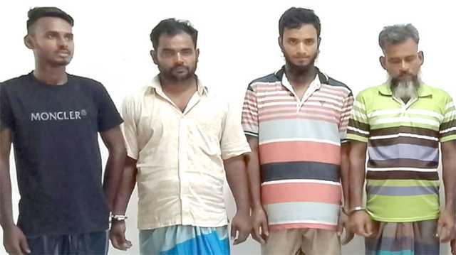 বন্দরে চোর ও ছিনতাইকারি সন্দেহে আটক ৪  