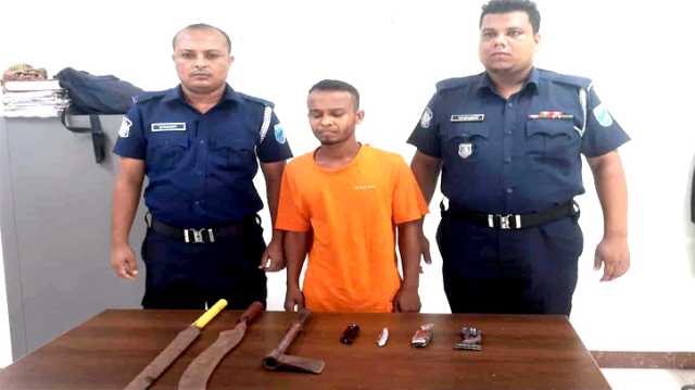 বন্দরে ধারালো অস্ত্রসহ মাদক কারবারি সিফাত গ্রেপ্তার  