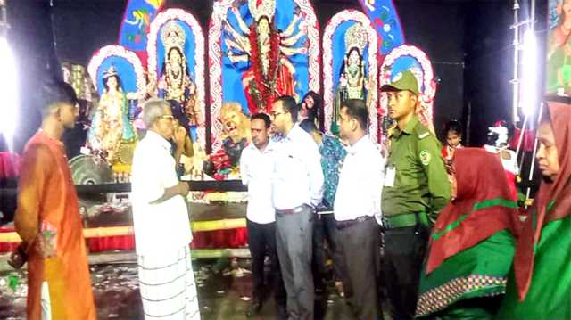 না.গঞ্জ সদরের বিভিন্ন পূজা মন্ডপ পরিদর্শনে প্রাণিসম্পদ কর্মকর্তা