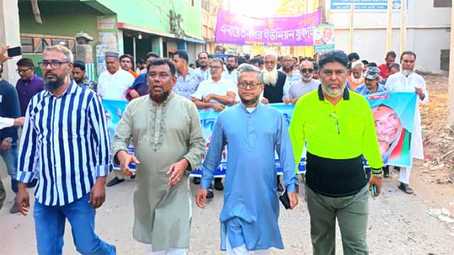 গিয়াস উদ্দিনকে বিএনপির প্রার্থী ঘোষণার দাবিতে বিক্ষোভ 