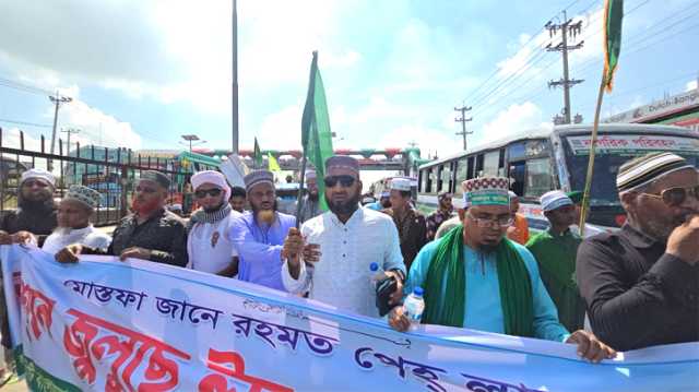 সোনারগাঁয়ে উৎসবমুখর পরিবেশে পালিত হলো জশনে জুলুস