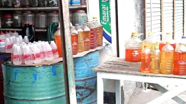 বন্দরে আতঙ্কের নাম মিনি তেলের পাম্প