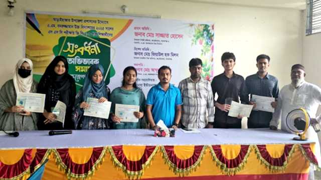 আড়াইহাজারে জিপিএ-৫ প্রাপ্ত শিক্ষার্থীদের সংবর্ধনা