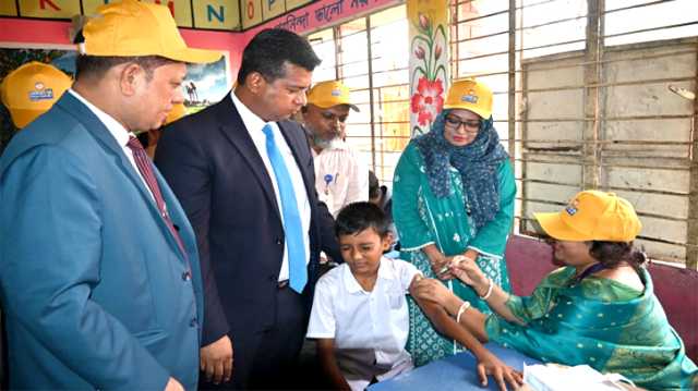 সিভিল সার্জন কার্যালয়ের আয়োজনে টাইফয়েড টিকাদান ক্যাম্পেইনের উদ্বোধন
