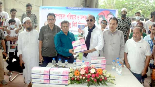 না’গঞ্জের দু’টি হাসপাতালে শিল্পপতি বাবুলের ডেঙ্গু কীট বিতরণ