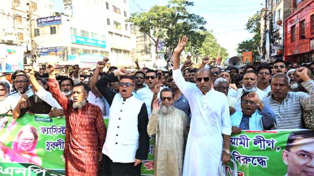 আ’লীগের অগ্নিসন্ত্রাসের প্রতিবাদে শহরে মহানগর বিএনপির বিক্ষোভ