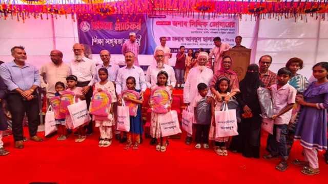সমমনা প্ল্যাটফর্মের উদ্যোগে শিক্ষার্থীর মাঝে শিক্ষা সামগ্রী বিতরণ