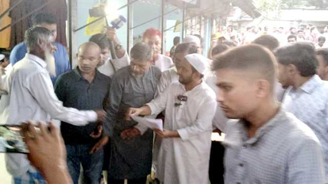 আজাদের নির্দেশে বিশনন্দী ইউনিয়নে ৩১ দফার লিফলেট বিতরণ ও গণসংযোগ