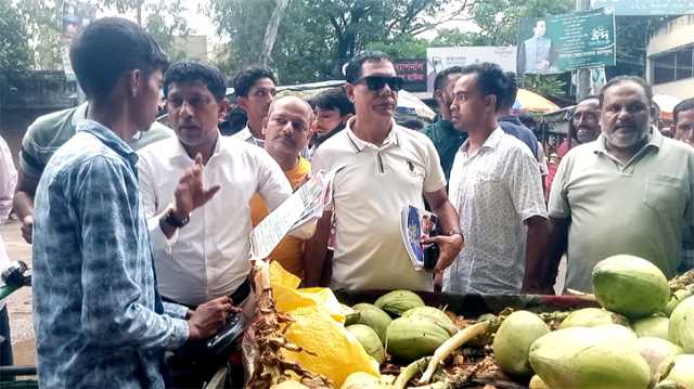 প্রাইম বাবুলের পক্ষ থেকে তারেক রহমানে ৩১ দফা লিফলেট বিতরণ