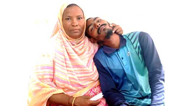 বন্দরে চোর আখ্যা দিয়ে রিক্সা চালককে নির্যাতন