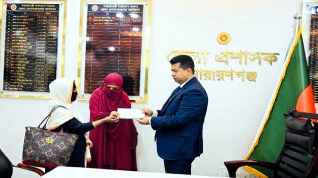 দৃষ্টিহীন আলভীর চোখে আশার আলো জ্বালালেন ডিসি জাহিদুল
