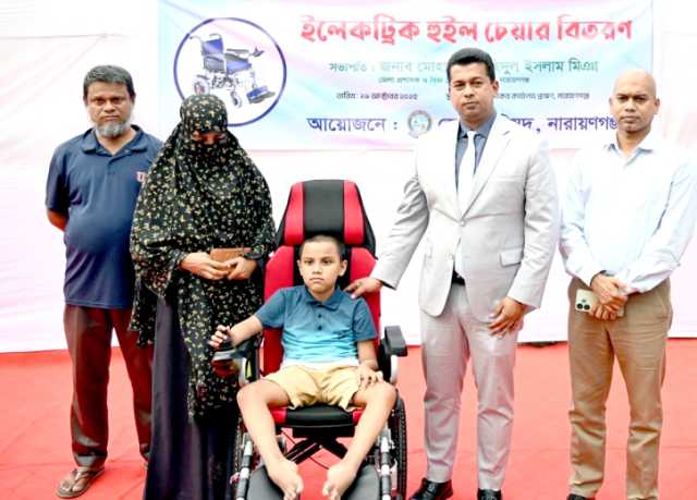 বিরল রোগে আক্রান্ত শিশুর পাশে ডিসি জাহিদুল