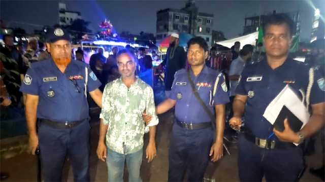 ফতুল্লায় যৌথ বাহিনীর অভিযানে চাঁদাবাজির সময় হাতেনাতে আটক