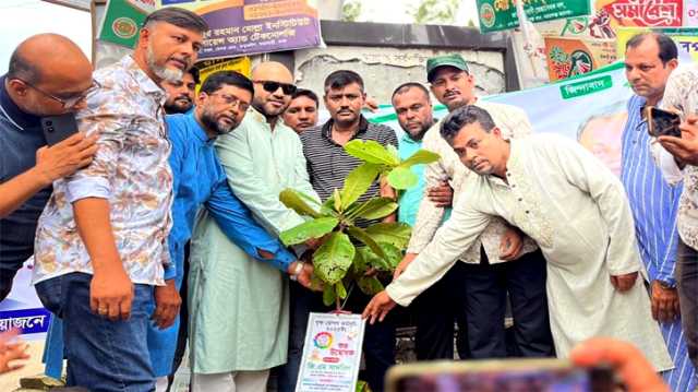সিদ্ধিরগঞ্জে বৃক্ষ রোপন কর্মসূচি ও চাঁদাবাজ প্রতিরোধে লিফলেট বিতরণ