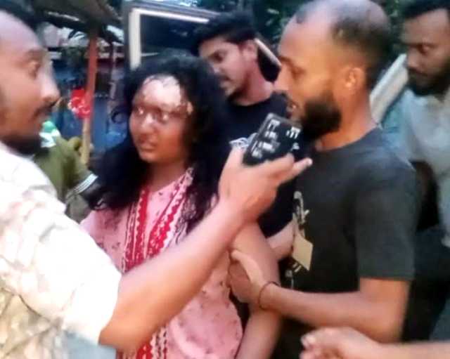 আড়াইহাজারে মেয়েকে বাঁচাতে গিয়ে মায়ের মৃত্যু