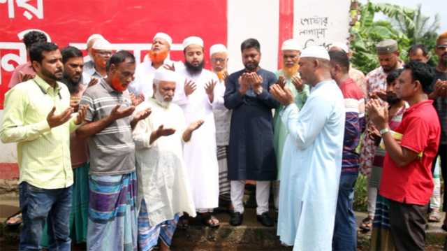 যুবদল নেতা রনির উদ্যোগে সড়ক সংস্কার