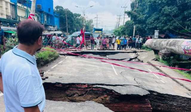 চট্টগ্রামের অক্সিজেনে বিধ্বস্ত সড়ক-কালভার্ট পুনঃনির্মাণ শুরু