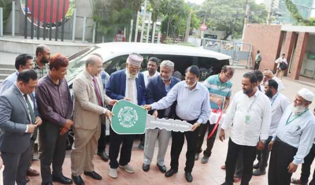 আহ্ছানউল্লা বিশ্ববিদ্যালয়ে মাইক্রোবাস উপহার দিল পূর্বালী ব্যাংক