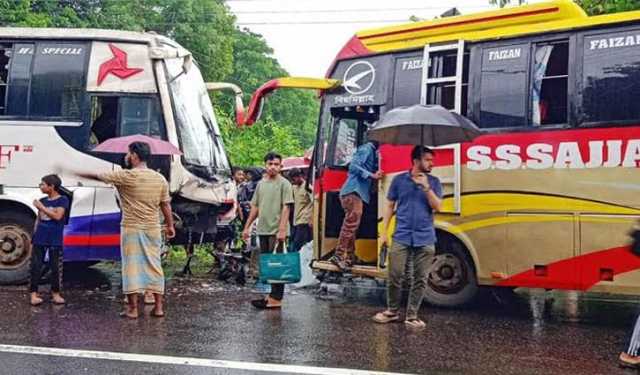 চট্টগ্রামের পটিয়ায় ২ বাসের সংঘর্ষে আহত ২০
