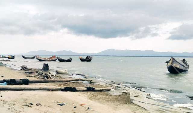ফিশিং ট্রলারসহ ১৮ জেলেকে আটক করলো আরাকান আর্মি