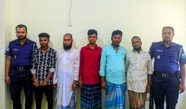 সিলেটে পাথর লুটের মামলায় গ্রেপ্তার ৫