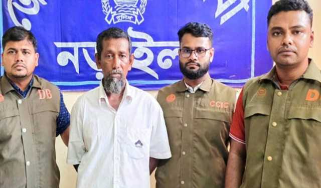 বাড়ির মেয়েদের দিকে কুদৃষ্টি দেওয়ায় আকবরকে হত্যা