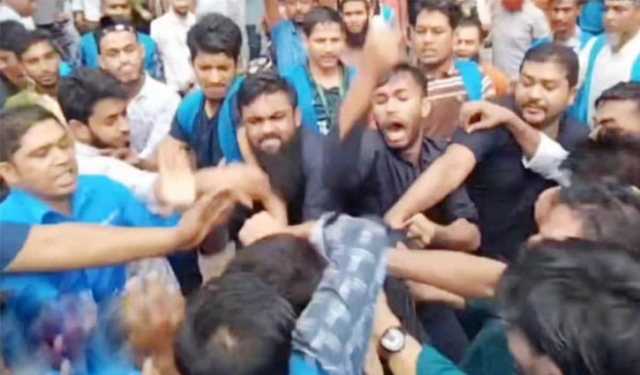বরিশালে আন্দোলনরত ছাত্র-জনতার ওপর হামলা, স্বাস্থ্য উপদেষ্টার পদত্যাগ দাবি