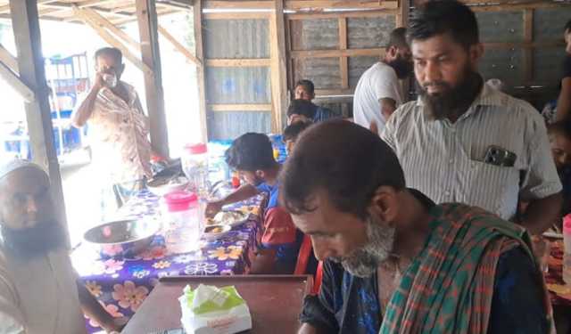 চাঁদপুরে ৬০ টাকায় পেটচুক্তি ভাত বিক্রিতে ব্যাপক সাড়া