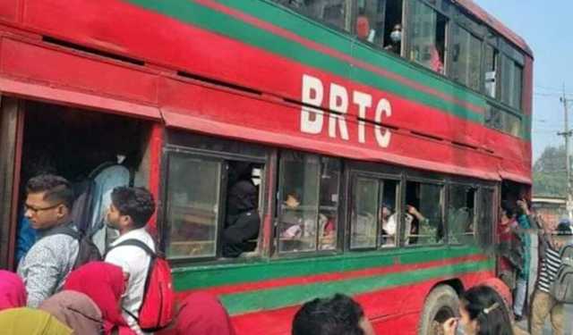 নোবিপ্রবিতে বাস সঙ্কট, ভোগান্তিতে শিক্ষার্থীরা