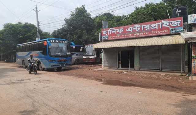 চাঁপাইনবাবগঞ্জ-ঢাকা রুটে বাস চলাচল বন্ধ