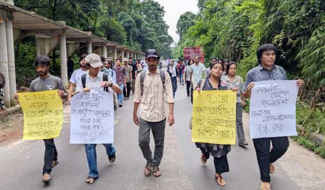 একাত্তরের গণহত্যায় জড়িতদের বিরুদ্ধে চবিতে গণতান্ত্রিক ছাত্র জোটের বিক্ষোভ