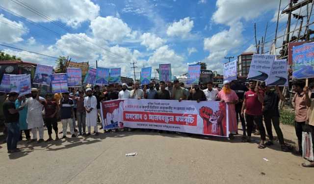 সড়ক সংস্কারের দাবিতে কুমিল্লা-সিলেট মহাসড়কে বিক্ষোভ 