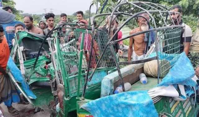 নারায়ণগঞ্জে অটোরিকশায় ট্রাকের ধাক্কা, নিহত ২ 