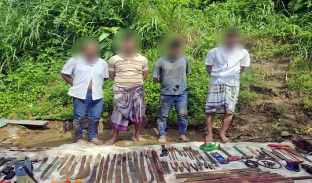 সীতাকুন্ডে অস্ত্র কারখানার সন্ধান, আটক ৪