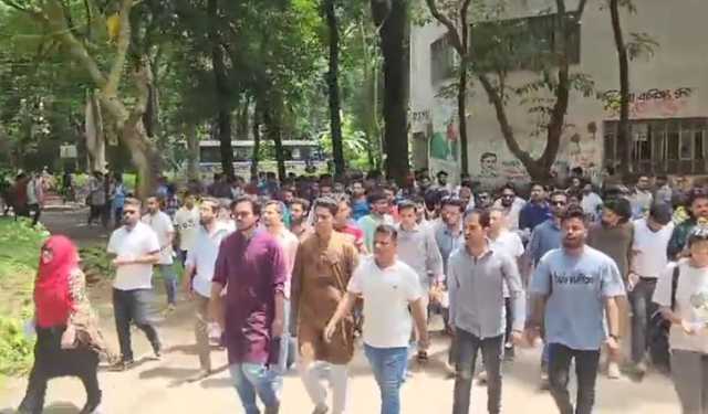 চবির প্রক্টর-রেজিস্ট্রারের পদত্যাগ দাবিতে ছাত্রদলের আল্টিমেটাম