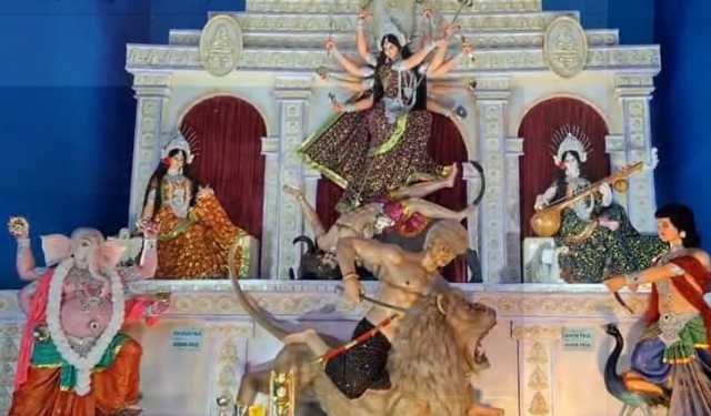 দুর্গার পায়ের নিচে ত্রিশূলবিদ্ধ অসুররূপী ড. ইউনূস, ডোনাল্ড ট্রাম্প