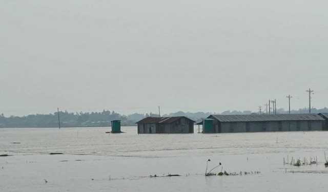 চাঁপাইনবাবগঞ্জের সাড়ে ৬ হাজার পরিবার পানিবন্দি 