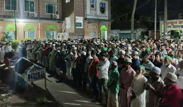 কুবি শিক্ষার্থী ও তার মাকে পাশাপাশি দাফন