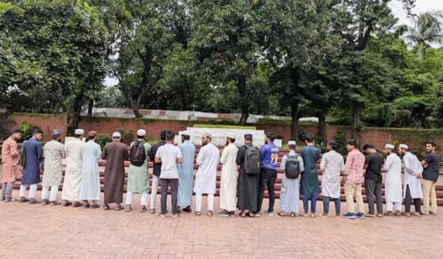 ডাকসু নির্বাচন: জাতীয় কবির কবর জিয়ারত করে ইসলামী ছাত্র আন্দোলনের