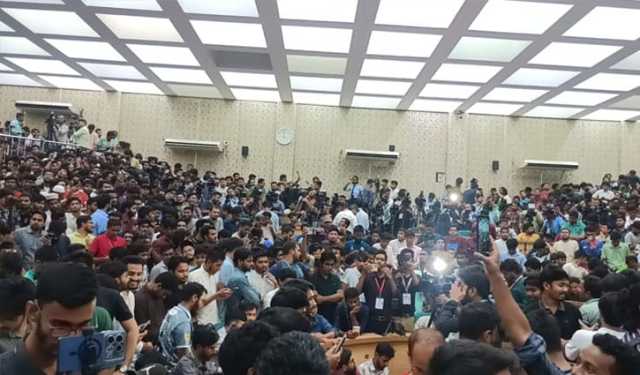 ডাকসুর ভোট গণনা চলছে, ফল জানতে সিনেটে ভিড়