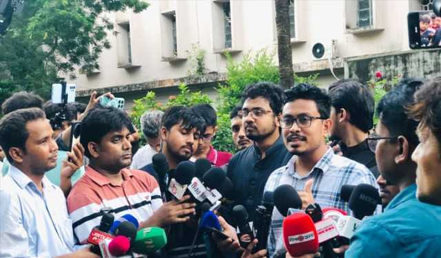 রেজিস্ট্রার ভবনে শিক্ষার্থীদের ভোগান্তি কমানোর অঙ্গীকার সাদিক কায়েমের