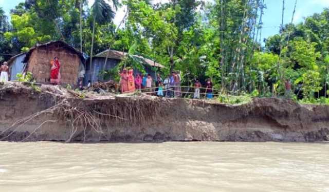 ধলেশ্বরীর ‘তাণ্ডব’, ভাঙন আতংকে ৩ গ্রামের মানুষ